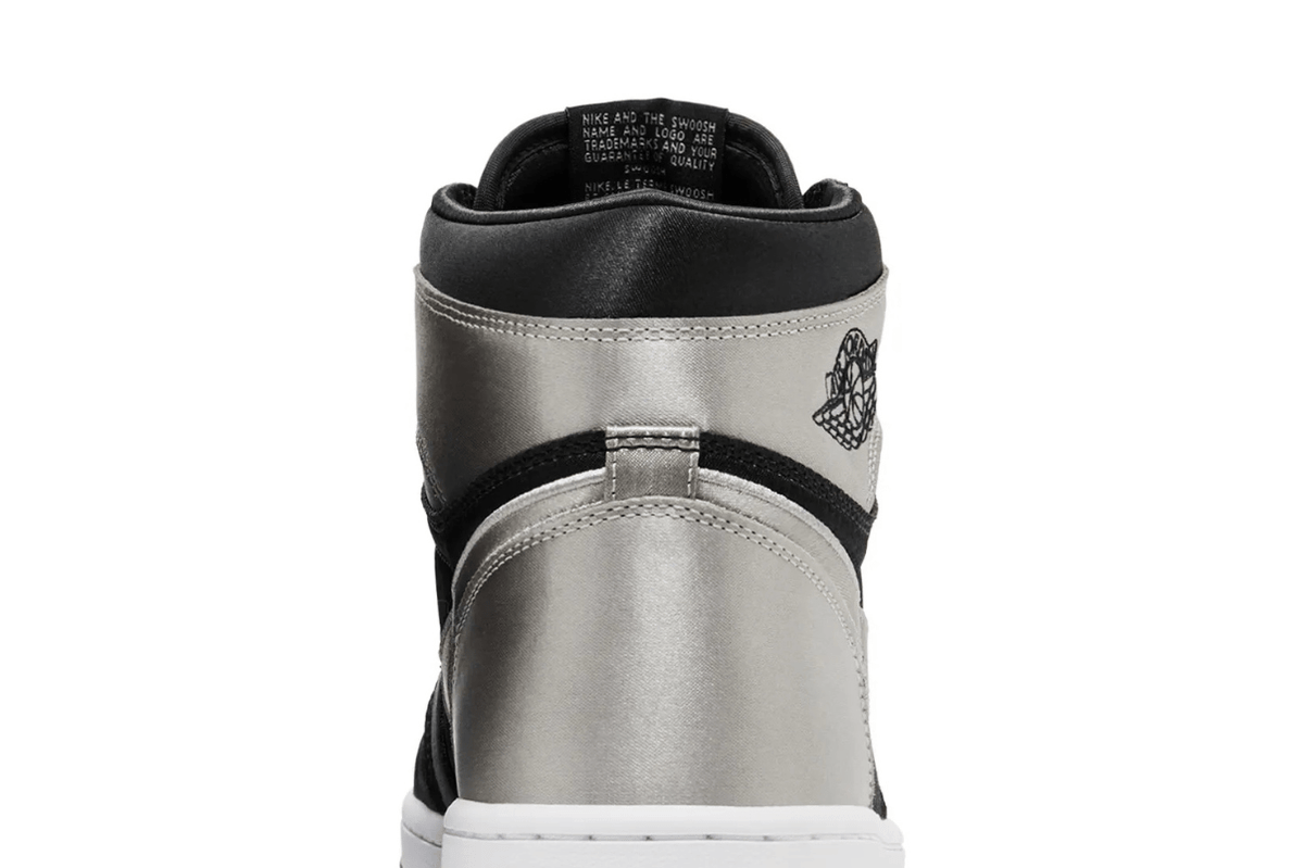 Tênis Nike Air Jordan 1 Retro High OG Satin Shadow Prateado