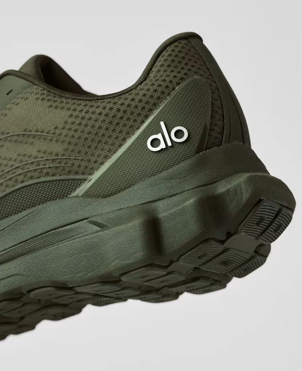 Tênis Alo Yoga Runner Verde Militar