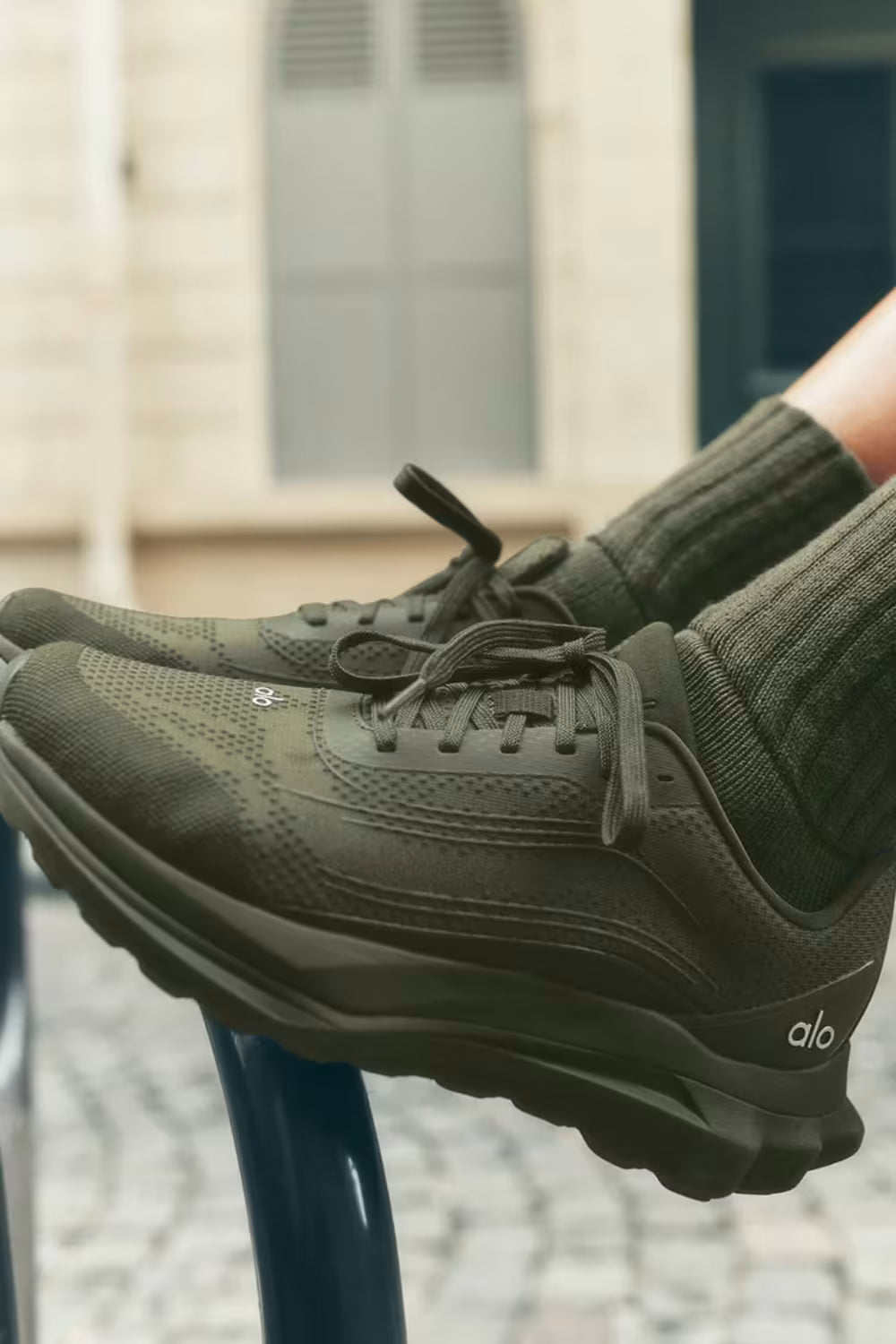 Tênis Alo Yoga Runner Verde Militar