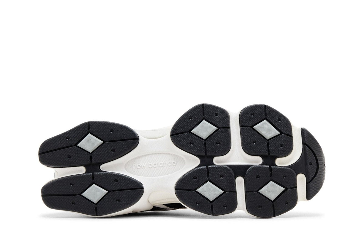 Tênis New Balance 9060 Reflection Black Suede Branco White