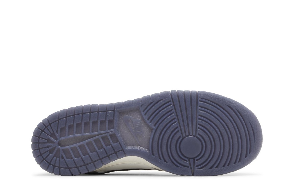 Tênis Nike Dunk Low Light Carbon Cinza